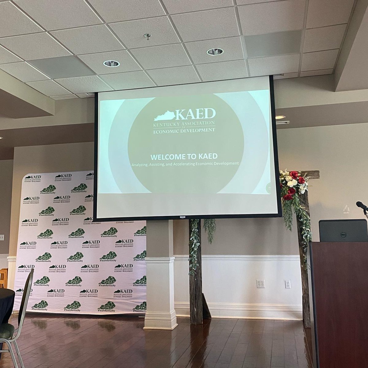 LoganLeads's tweet photo. @JimDeCesare and @brooke_decesare attended the @KAEDonline Road Show and Listening Tour in Glasgow today. Great presentation on the state of economic development in the Commonwealth!
#LoganLEADs https://t.co/XfBQF16lr4