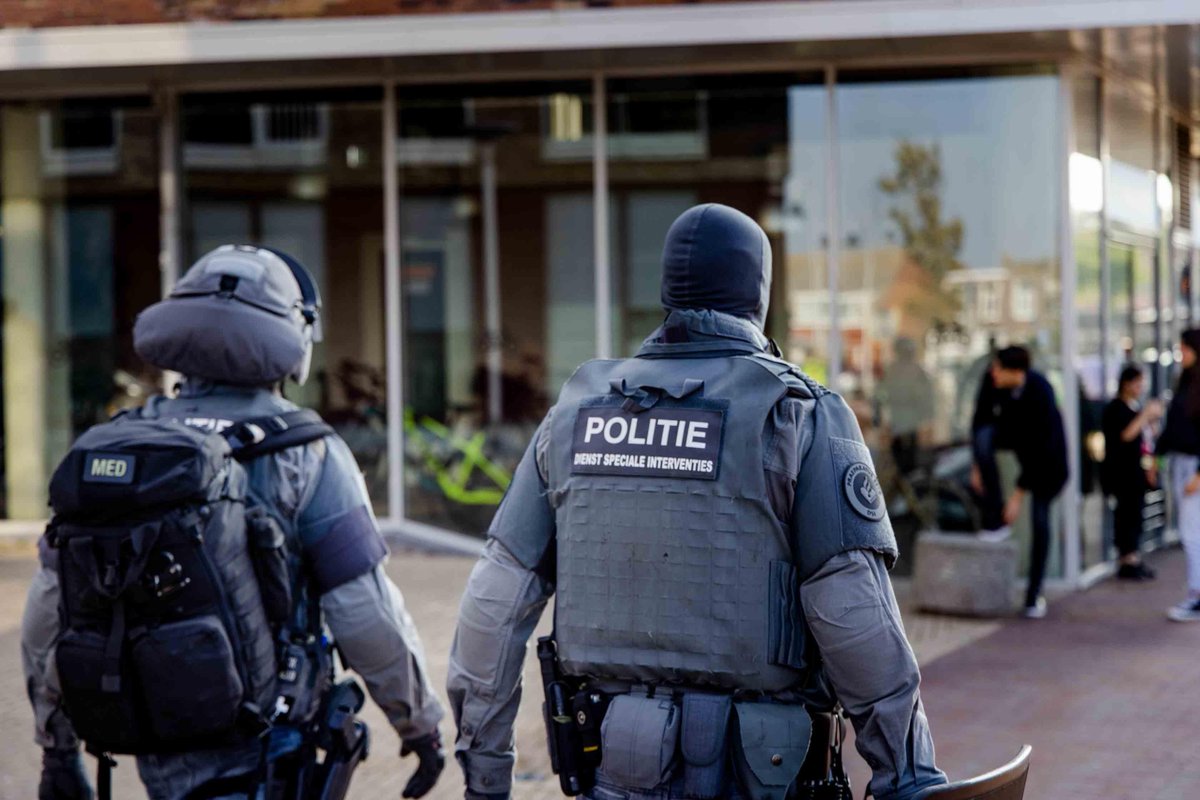 Arrestatieteam valt woning binnen in Zandvoort