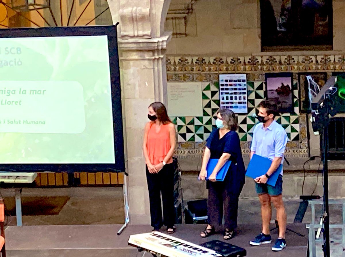 Mussoloficial's tweet photo. Orgullosos de ser finalistes al premi de divulgació cientifica de la @SCB_iec
La ciència és important, però explicar-la bé també! Especialment als nens! 🦉📚
Gràcies per organitzar la #nitbio2021 #premisscb2021 https://t.co/3bI16PR376