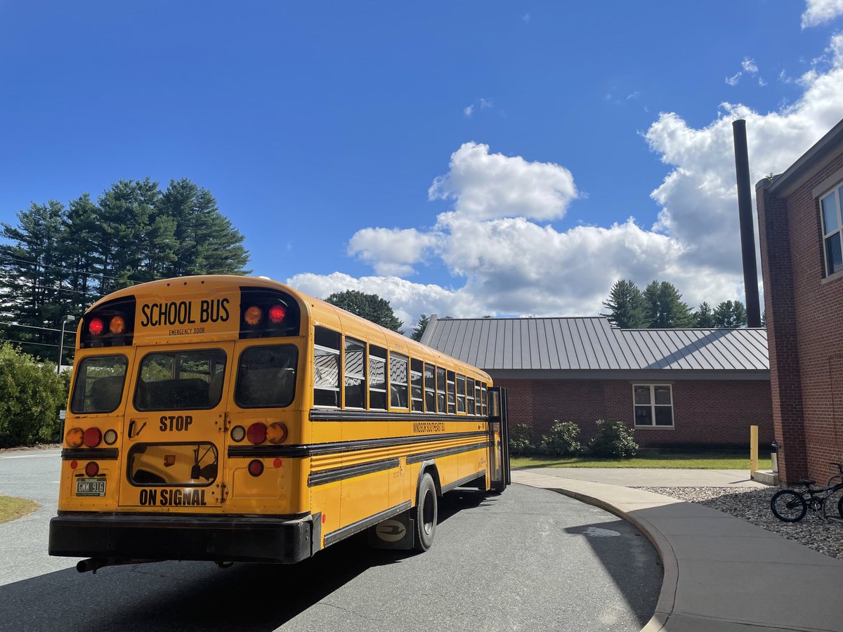 LeadLearnerWS's tweet photo. The buses are ready to safely take students home after a successful day of learning at Weathersfield school . #WSLearns https://t.co/u4CO3agqDw