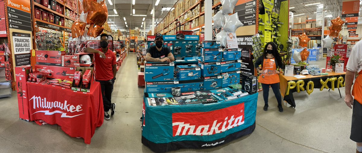 ProDS0687's tweet photo. Happy Thursday! Thank you to our #makita and  #milwaukee vendors for participating in our pro appreciation event. #proxtraperks @VelaSulema @chad_sotelo @HectorThd @RayaTrina @claudia89065785 https://t.co/6CLAGaP2iV