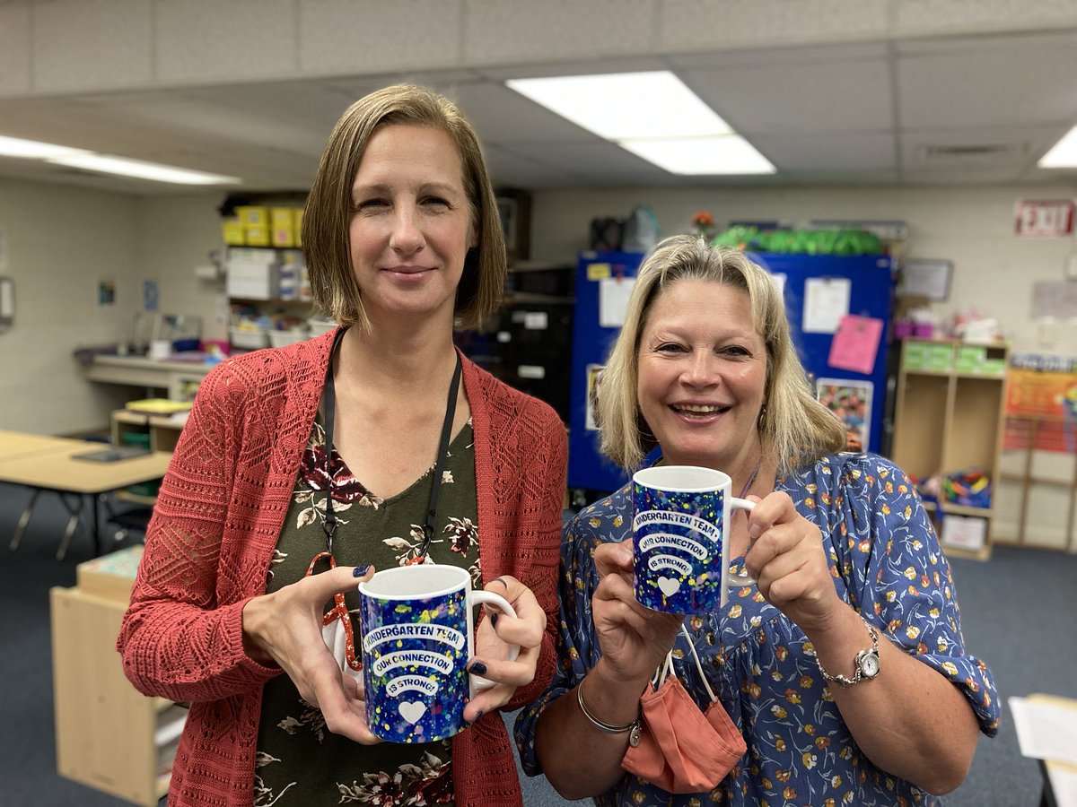 HevenerMarjorie's tweet photo. Kindergarten team our connection is strong! https://t.co/0hCfDK2Xrq