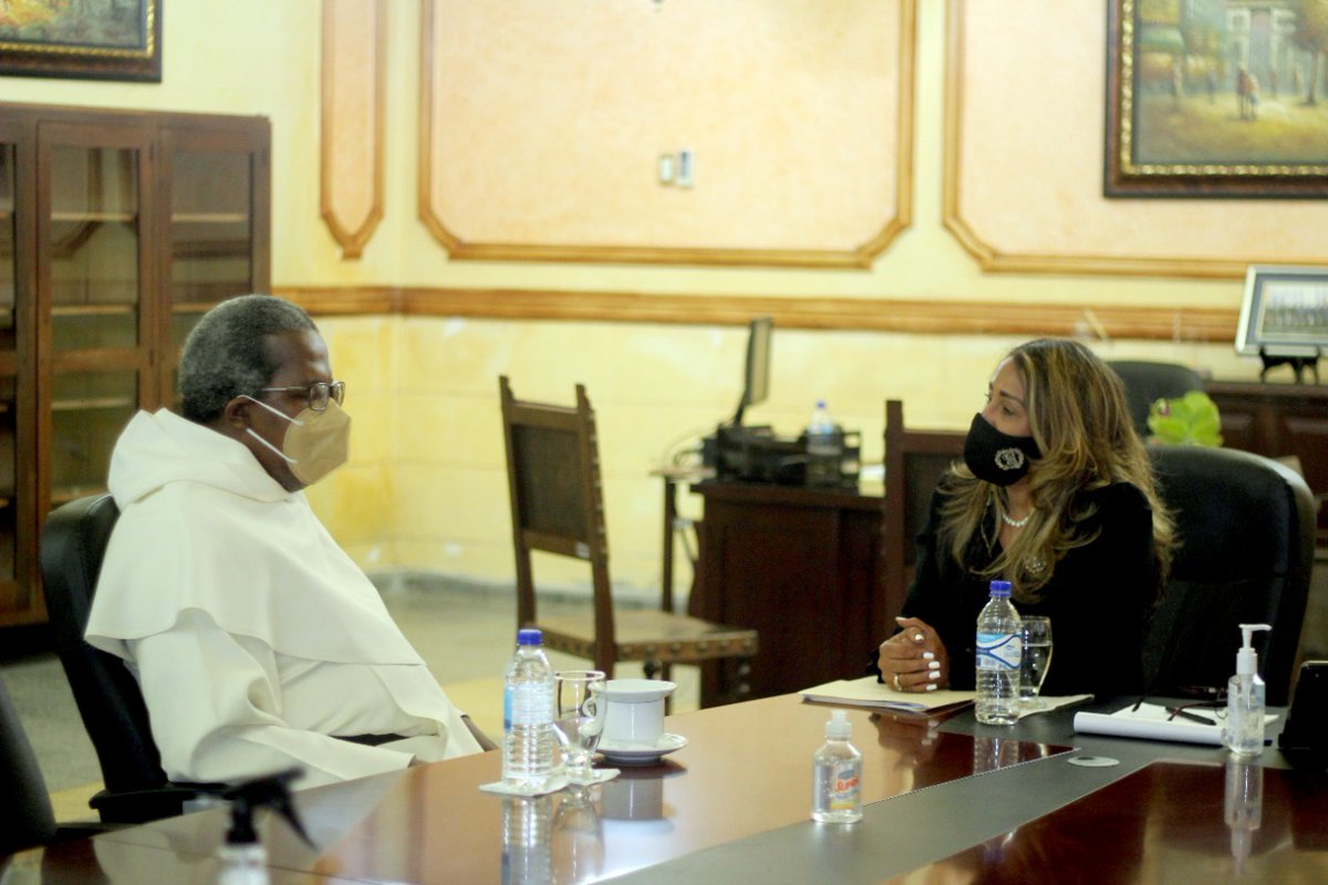 EnapEscuela's tweet photo. La Directora General de la ENAP, Gladys Esther Sánchez Richiez, sostuvo una reunión con el Capellán General de Prisiones, Fray Arístides Jiménez Richardson, donde trataron temas relativos a la formación en valores y dignidad del personal penitenciario.
@p_penitenciaria 
@ONU_RD https://t.co/SDTP3RfXrC