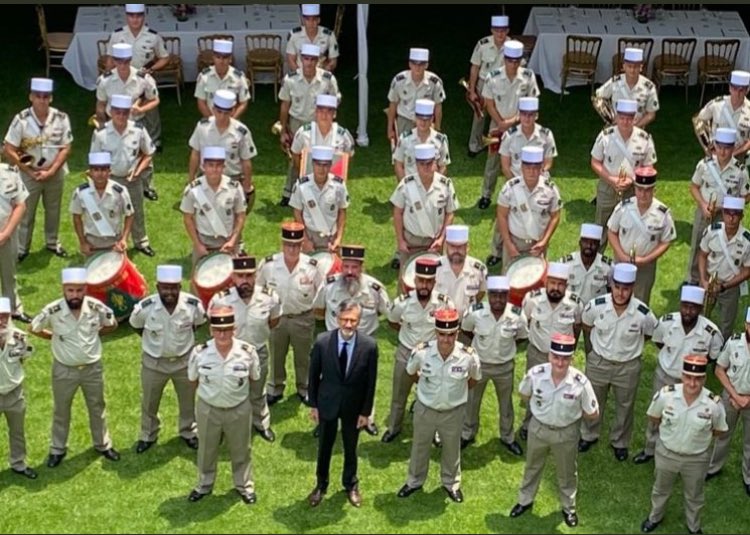 CronistadeCorte's tweet photo. Hoy desfilaron por el Centro Histórico 80 elementos de la Legión Extranjera, cuerpo de élite del ejército francés. Resulta significativo por los siguientes motivos: 🧵👇 https://t.co/Qp7OAub5fE