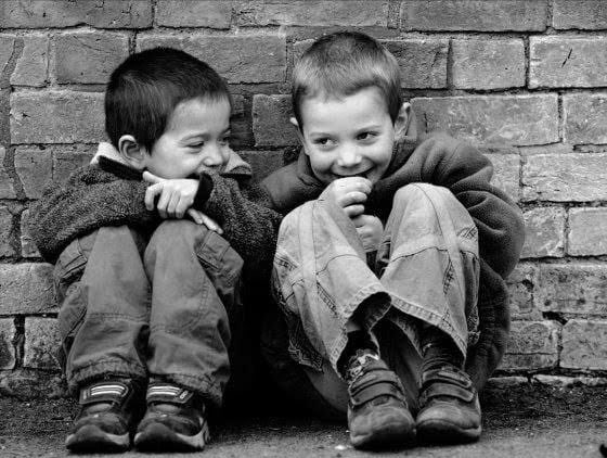 Birbirinize buğuz etmeyin, birbirinize haset etmeyin, birbirinize arka çevirmeyin; ey Allah'ın kulları, kardeş olun. Bir müslümana, üç günden fazla (din) kardeşi ile dargın durması helal olmaz.
#HabibullahınHadisleri