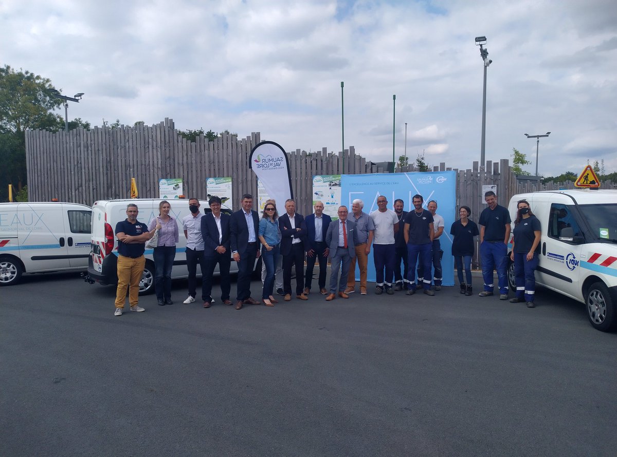 Cl_marchand's tweet photo. Le @GroupeSaur accompagne @SaumurAgglo dans sa politique RSE d'éco-mobilité. En investissant dans 14 véhicules roulant au Bio GNV produit localement, le @GroupeSaur réduit son empreinte carbone et économise 50 tonnes de CO2/an.
#defendreleau https://t.co/aZzuKyUBB3