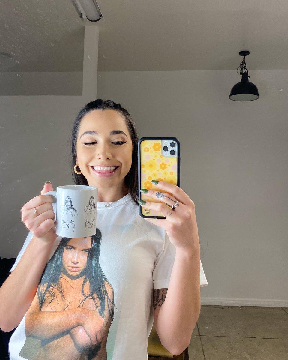 RT if you like that smile😍😍😁