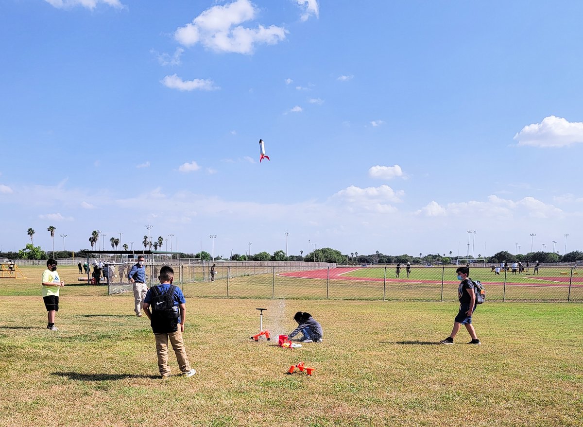 HCISD students in Flight and Space at Gutierrez Middle School studied Newton's Third Law of Motion by launching bottle rockets made from a plastic bottle, water, rope, a base, and a few other items. 🚀

To learn more, please visit hcisdnews.org/gutierrez-flig…. 

#WeAreHCISD