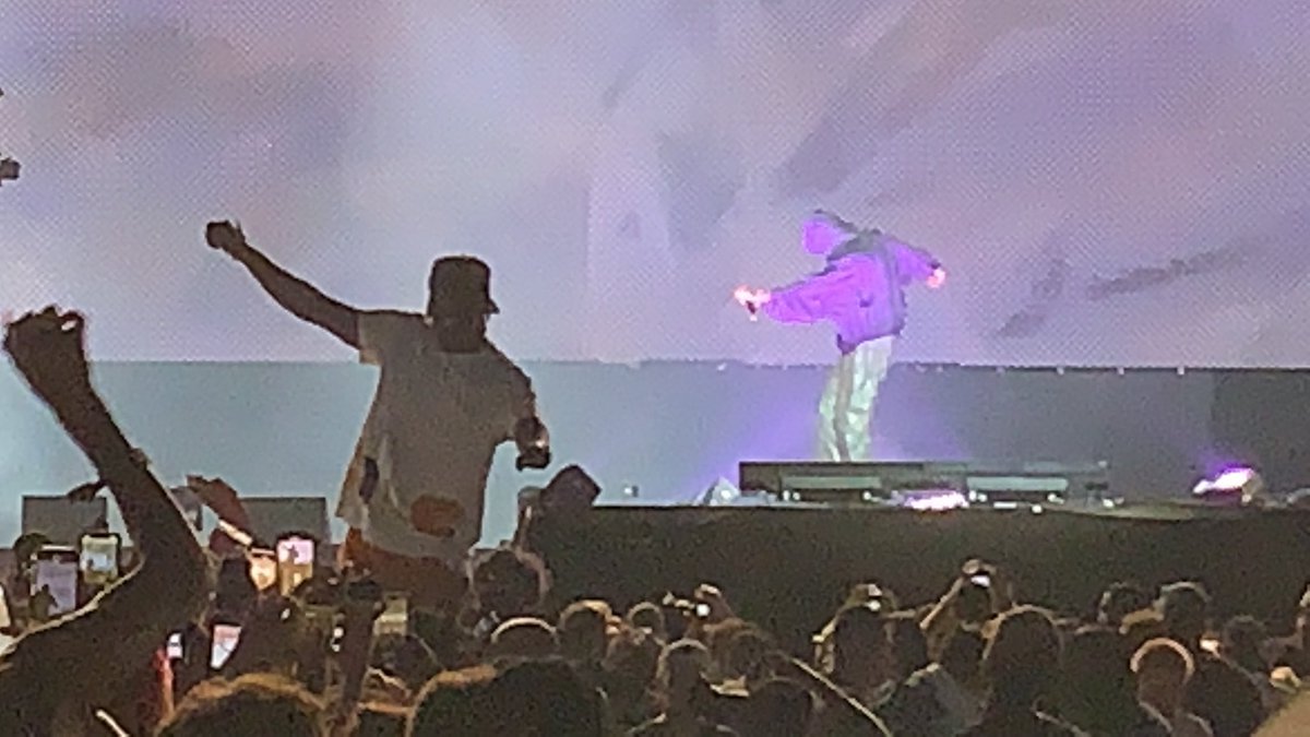 Astroboi239's tweet photo. Carti set at rolling loud 2021, ft LilBoat https://t.co/UswubOj9s5