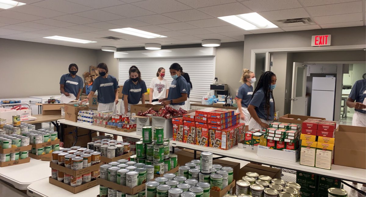 ReddiesWBB's tweet photo. Community service Thursday lead us to the local food bank today! https://t.co/ExD26p3nUX