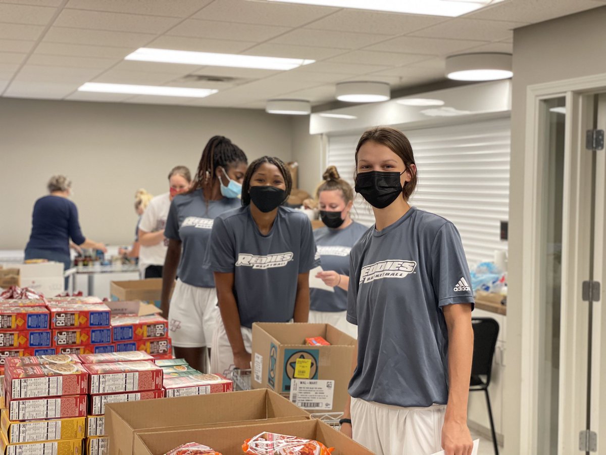 ReddiesWBB's tweet photo. Community service Thursday lead us to the local food bank today! https://t.co/ExD26p3nUX