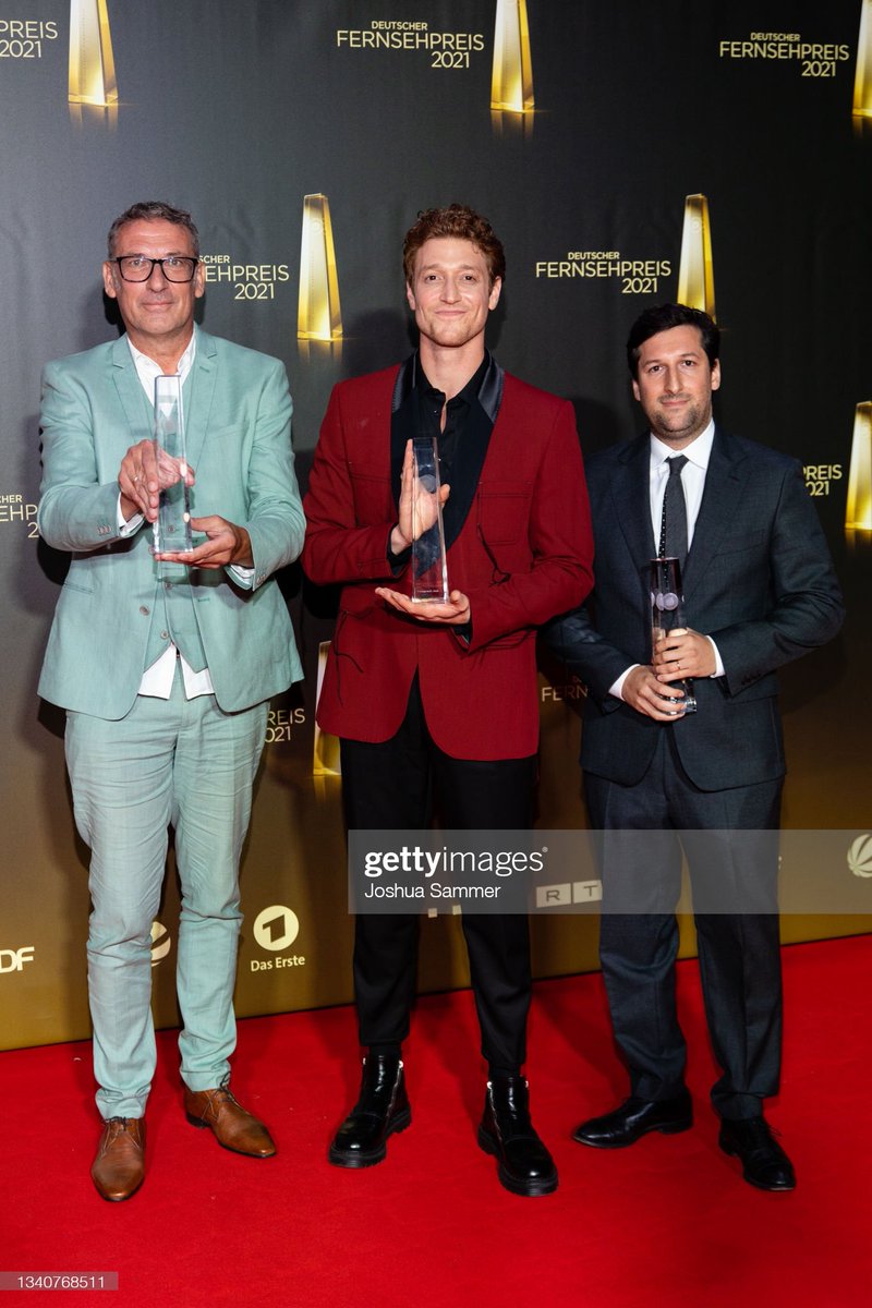 Donskoy_Support's tweet photo. Thomas Hallet, Daniel Donskoy und David Hadda posieren mit dem Preis "Beste Comedy/Late Night"

📷:@gettyimages 

@DanielDonskoy @WDR  

#danieldonskoy #donskoy #schauspieler #musiker #donskoymusic #donskoyfans #danieldonskoysupport #deutscherfernsehpreis #freitagnachtjews https://t.co/cfLYaxYZ8f