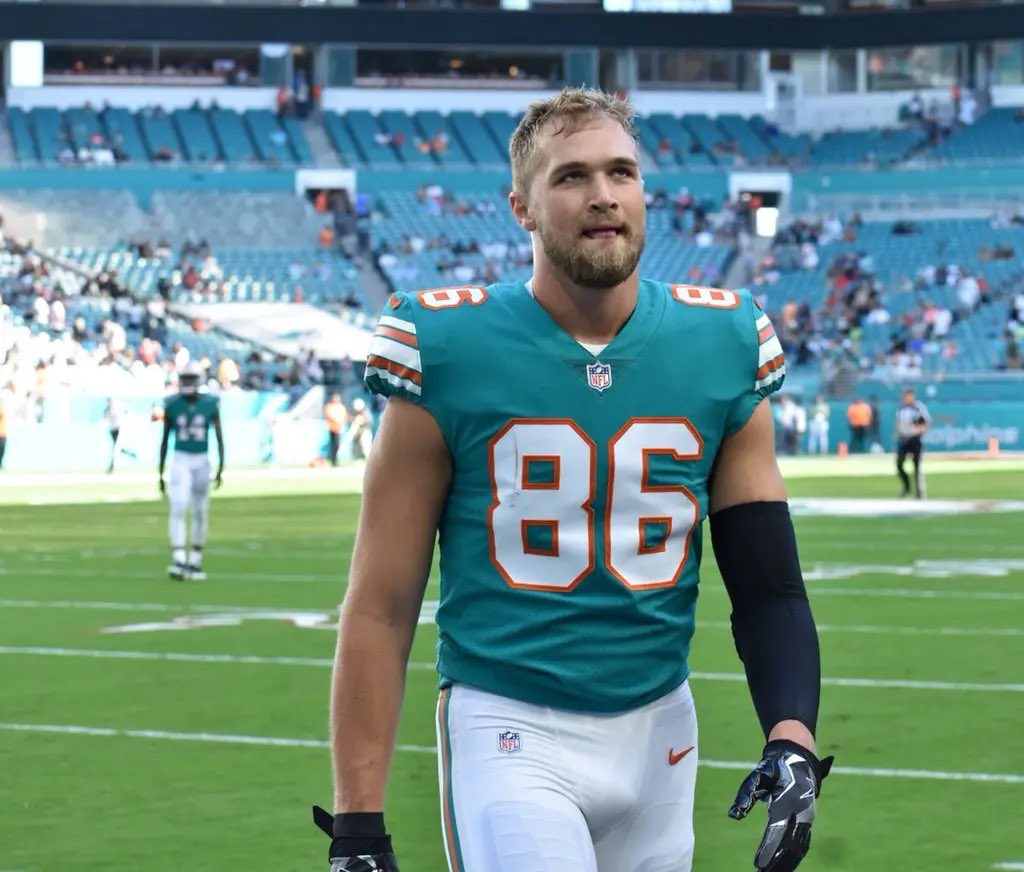 schadjoe's tweet photo. How would you like to chat a little Miami Dolphins with me and @gunnerhal at 3 pm? Bring your questions #PBPost #FinsUp #PBPostLive https://t.co/ynD9x6XB8n https://t.co/sD3uPF6tgF