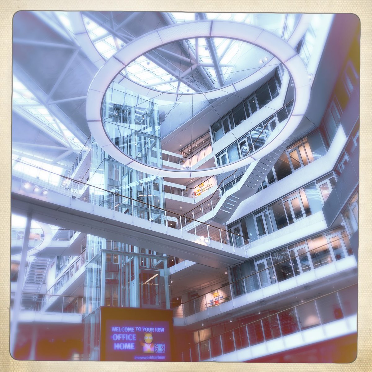 cocoa_nib's tweet image. Greetings from the opening of our new office. #newworkharbour