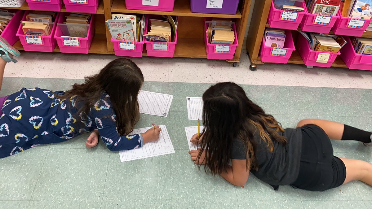 MrsKingGrade3's tweet photo. Tomorrow is Constitution Day! We learned all about what it means and why it’s important to the United State. After students used Constitution vocabulary to demonstrate understanding! #willardpride @Willard_School https://t.co/lZZoJR9lbc