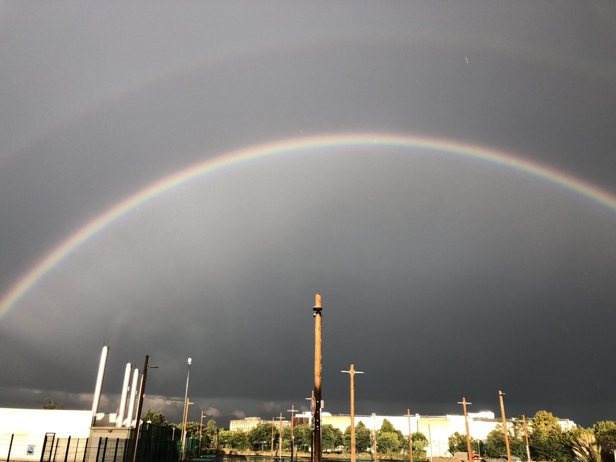 sandrine_sbert's tweet photo. Après les pluies diluviennes de ces derniers jours, le soleil revient timidement… et avec lui un magnifique spectacle ! #arc-en-ciel #Hérault #nature
#LePatio @OrangeOccitanie https://t.co/bw5qw0WhFc