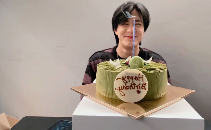 alatheiyaa's tweet photo. [] its my birthday yeay! ♡ https://t.co/pbVO74cjN4