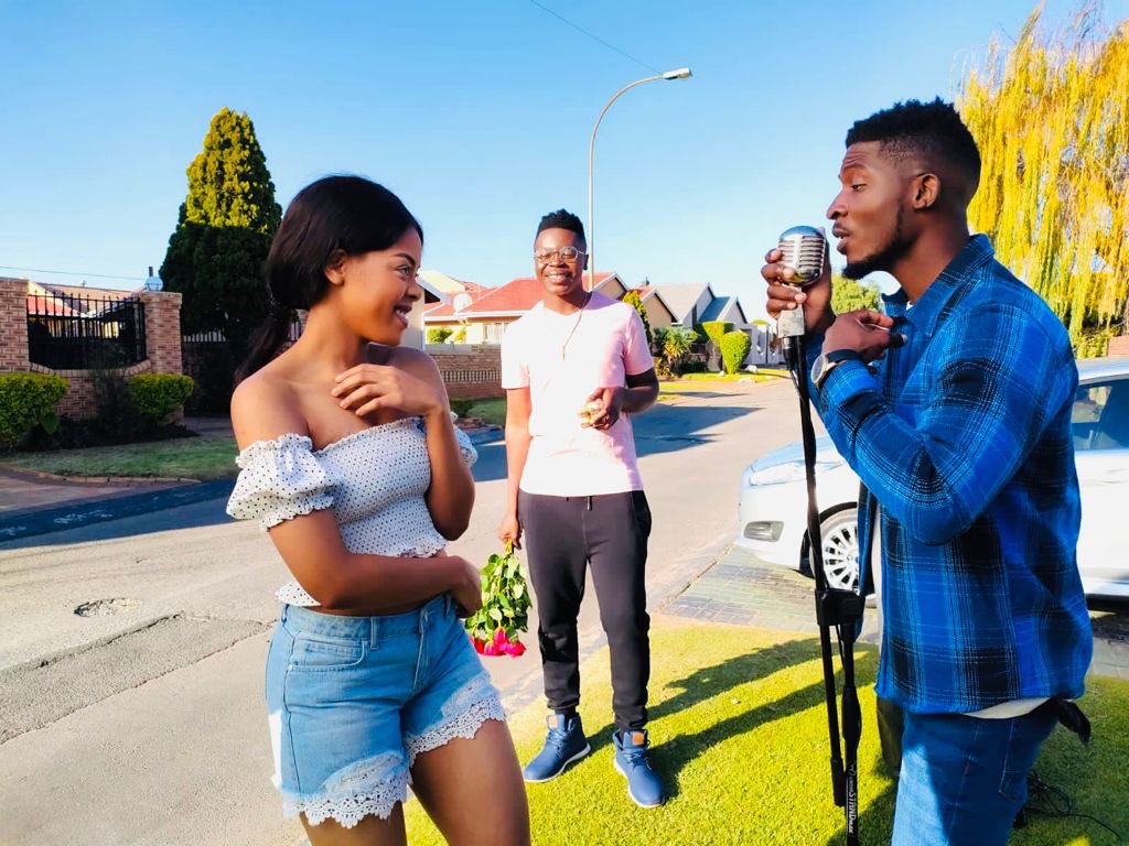 ElricShEiGo's tweet photo. This music video #Uthando by @VhudieOfficial ft Karabo is a whole mood. They went all out on this one.🔥🙌🏽#UthandoMusicVideoOut
🔗 https://t.co/CeQF89AALy https://t.co/o80ywbl1Ra