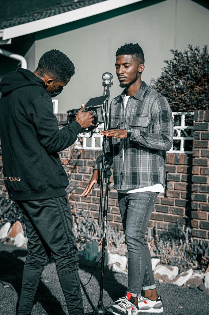 manpower_within's tweet photo. Not much to see here just @MoganeKarabo bts of the #UthandoMusicVideoOut with @VhudieOfficial 👇
🔗 https://t.co/fy5xUh64cB https://t.co/GKATjoSZEv