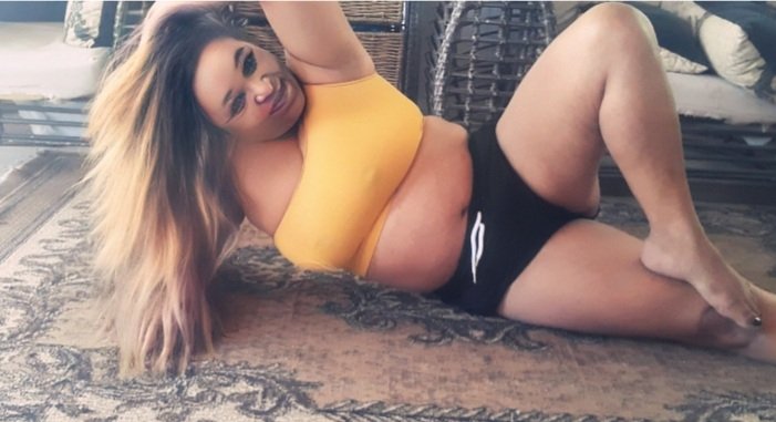 MissDeeOnly's tweet photo. Yoga Stretches for the love of Healthy lifestyle #Health #yogatraining #smallyoutuber #Missdee https://t.co/sZ31GBS5x8