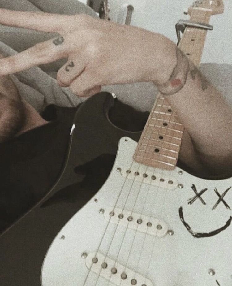 evermoreyn's tweet image. changed my user and my profile picture! #myangelzayn