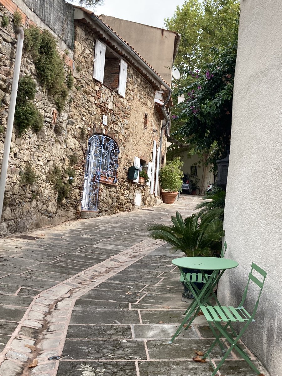 _OstseeKind's tweet photo. Une belle journée à Grimaud! #beautifuldayingrimaud #grimaudvillage #vacancesenfrance @grimaudtourisme https://t.co/0dqBJB3x8w