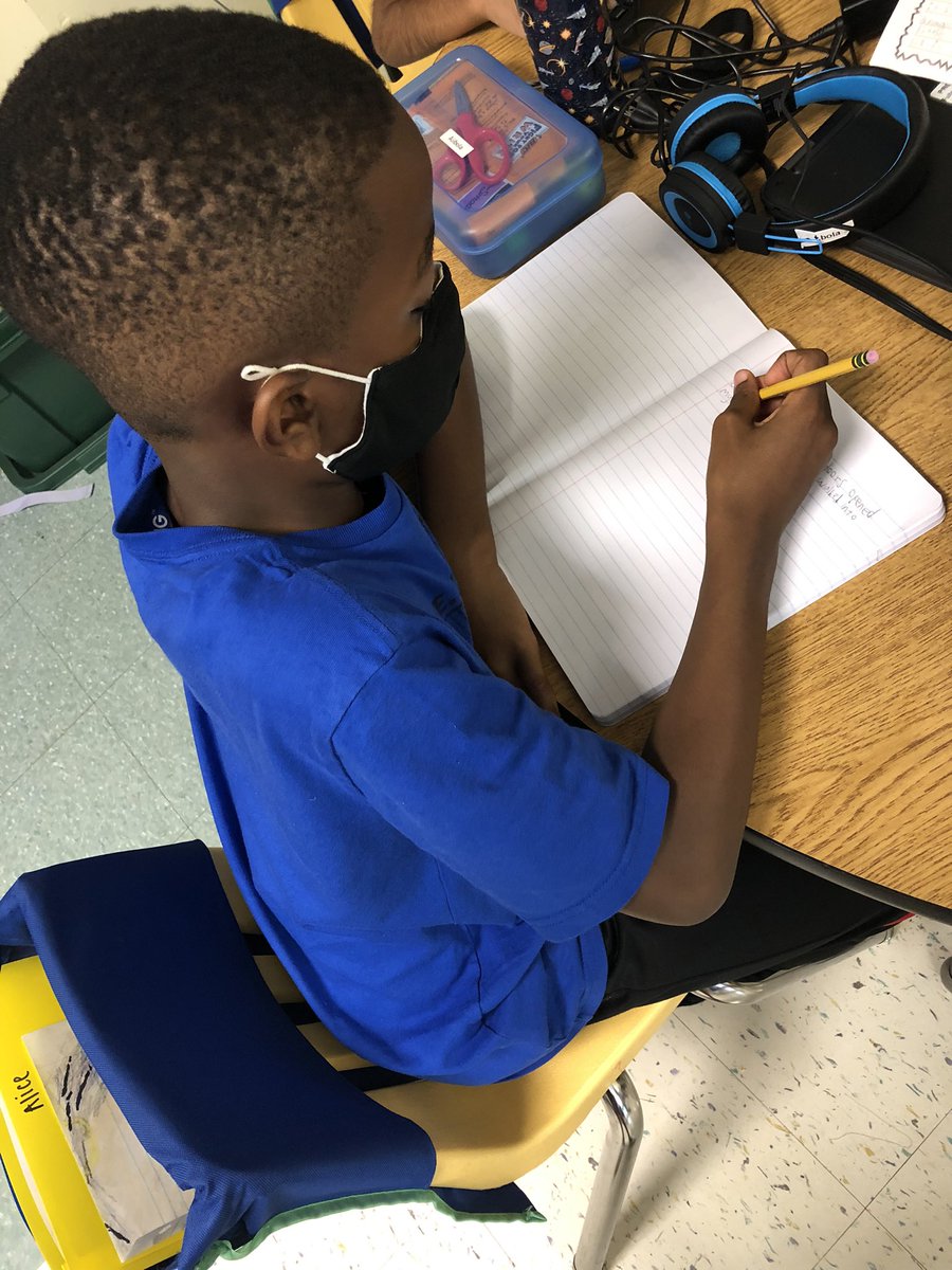 MrsCarleyMoore's tweet photo. Writer’s Workshop is in full swing!!! Look at these focused authors! 📝 https://t.co/Fj58tk52mM