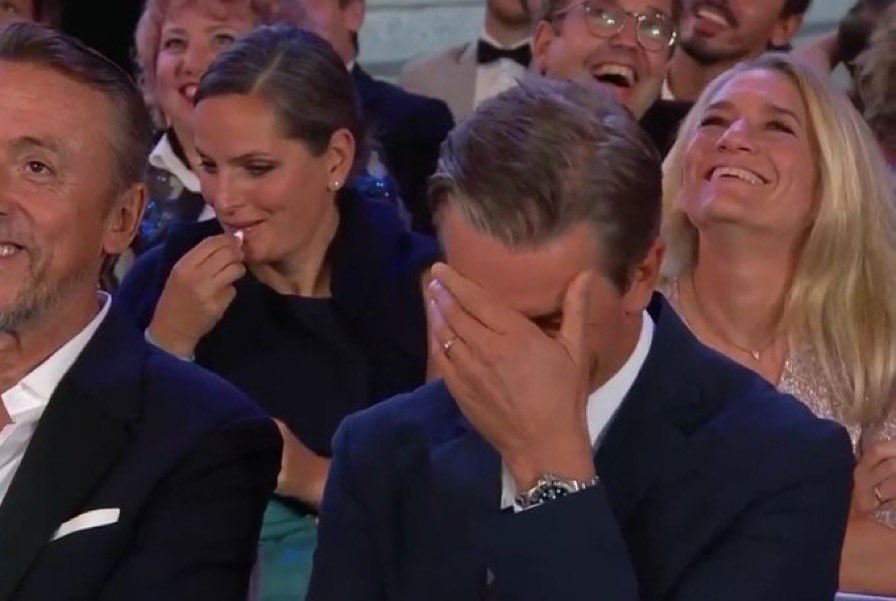 __elke__'s tweet photo. Ähm… #ddp21 #fernsehpreis https://t.co/aNoZ7gWdDP