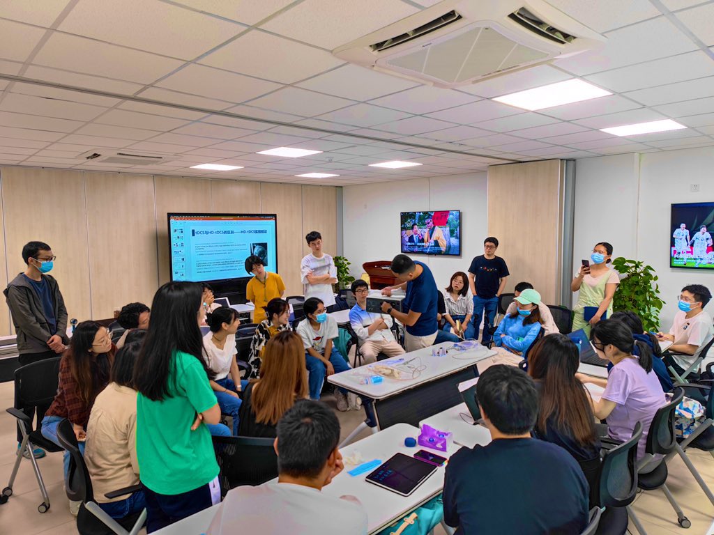 Brainsaise's tweet photo. I am in Beijing today for the training of HD-TDCS equipment～ #HDtDCS #HDtACS @SoterixMedical https://t.co/sEnXBM2Wq8
