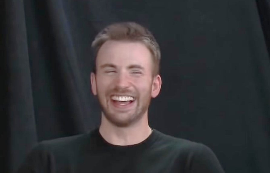 chrisevanspawss's tweet photo. chris evans the cutest human alive 💙 https://t.co/lFrxJncUHD