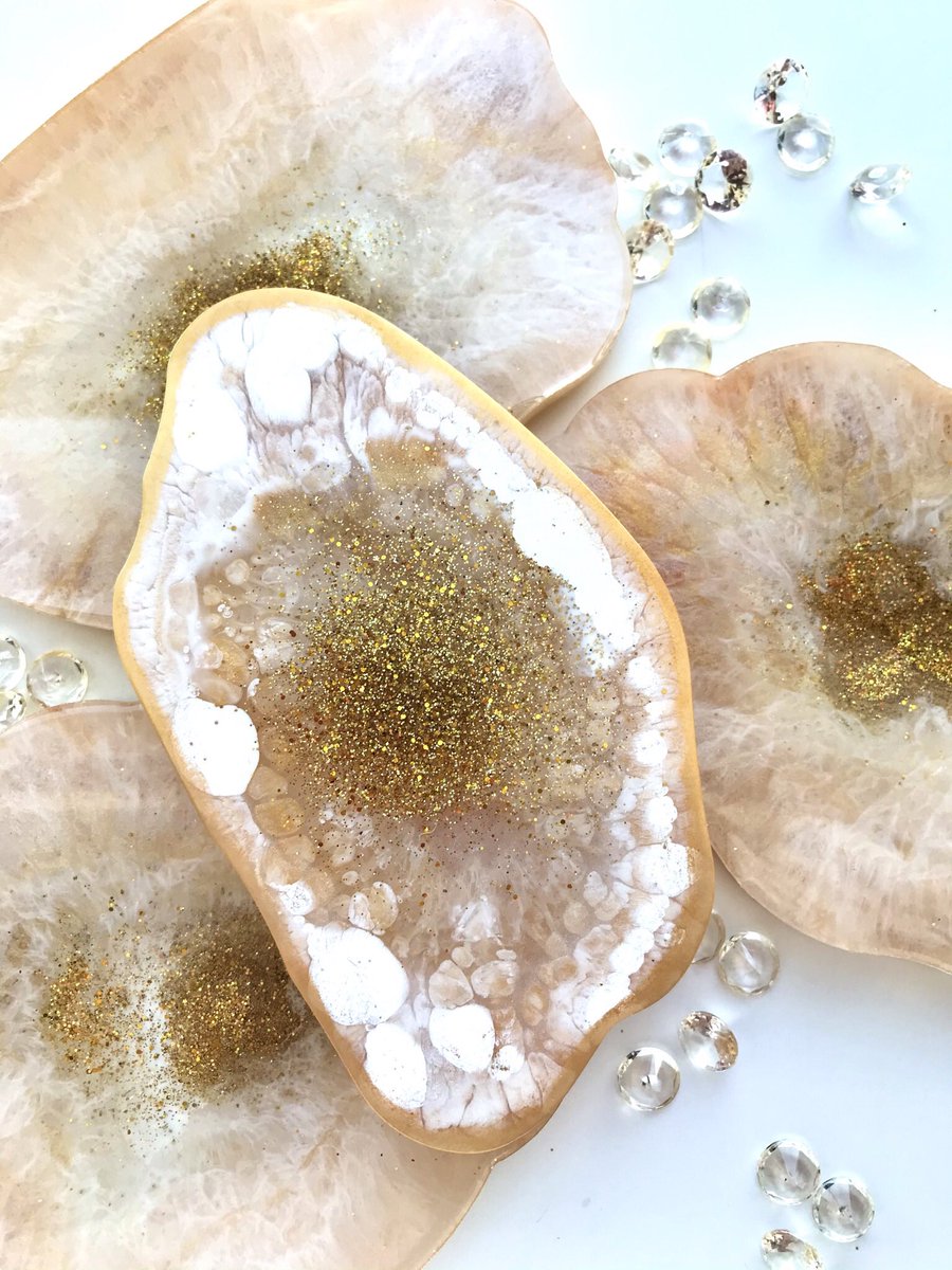 UdesignsM's tweet photo. Yay! Custom order completed, set of 4 geode resin coasters in a beige, white and gold design. Thank you so much for your order 💕 #UKMakers #CraftBizParty #onlinecraft https://t.co/hwaYhJ1NVS