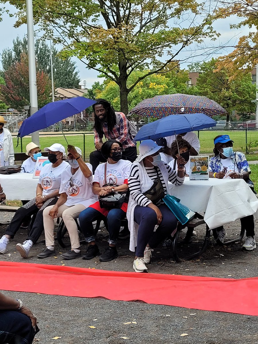 AcdpnT's tweet image. We had our last “Step To IT” session with our seniors last week! It has been a wonderful summer with them &amp;amp; I cannot say this enough... I love our seniors. 🎊👏🏽

#StepToIT #OurSeniors #teamworkmakesthedreamwork