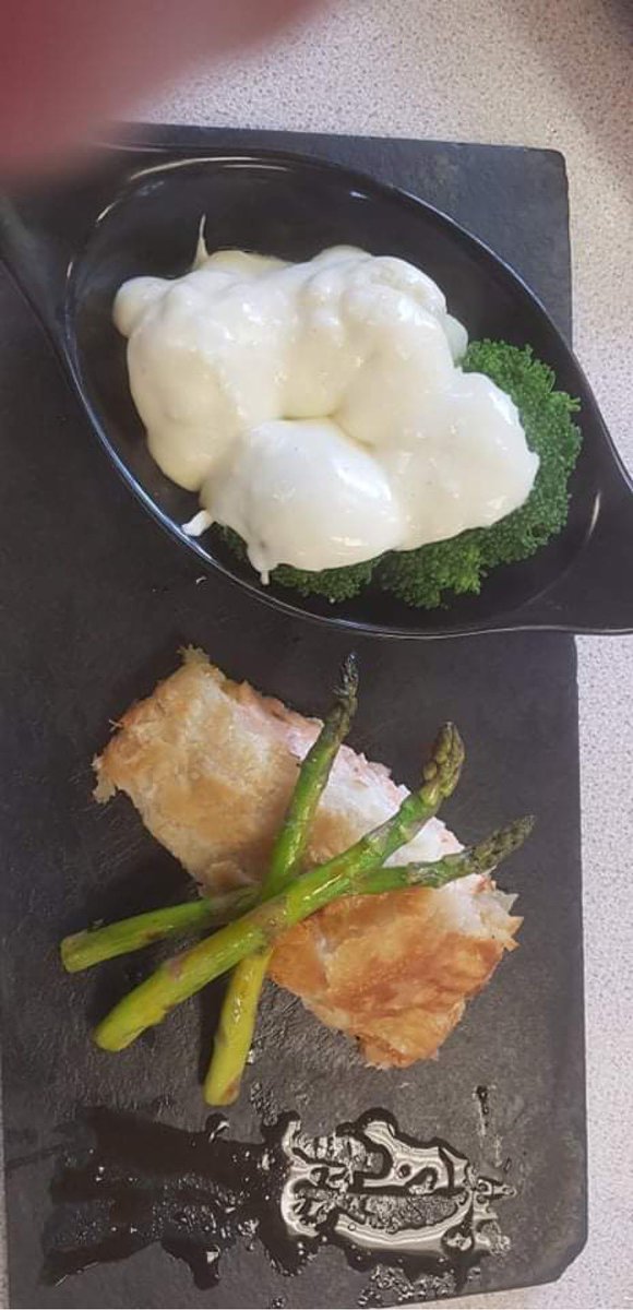 LeekHighSchool's tweet photo. Here at Leek High our chefs aim high when they create dishes in preparation for their Y11 qualifications. This salmon en croute with homemade puff pastry served with asparagus and broccoli with cheese sauce certainly is ambitious! #Delicious https://t.co/RG1ZZ47ymQ