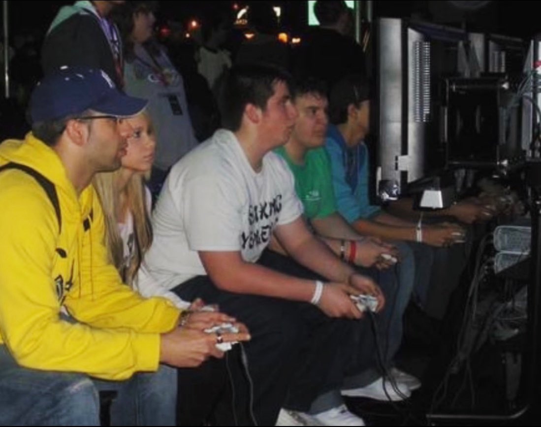 itsleonessa's tweet image. MLG events were elite here's me playing @Halo in 2009
