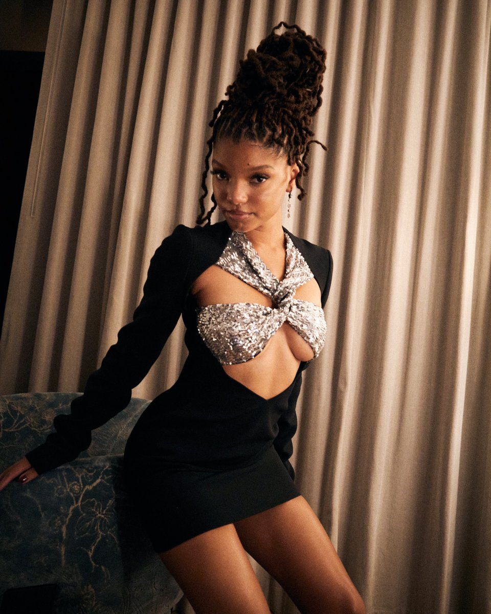 HalleBailey's tweet photo. pull out your freakum dress 😉🖤 https://t.co/5OuO3c0Gbw