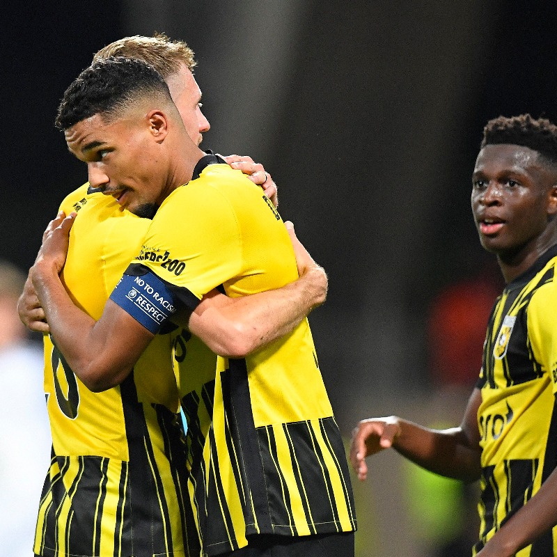 MijnVitesse's tweet photo. ๐ช๐ฎ๐ ๐ฒ๐ฒ๐ป ๐ฏ๐ฒ๐ด๐ถ๐ป! โ
๐๐ผ
#Vitesse #murVIT #UECL