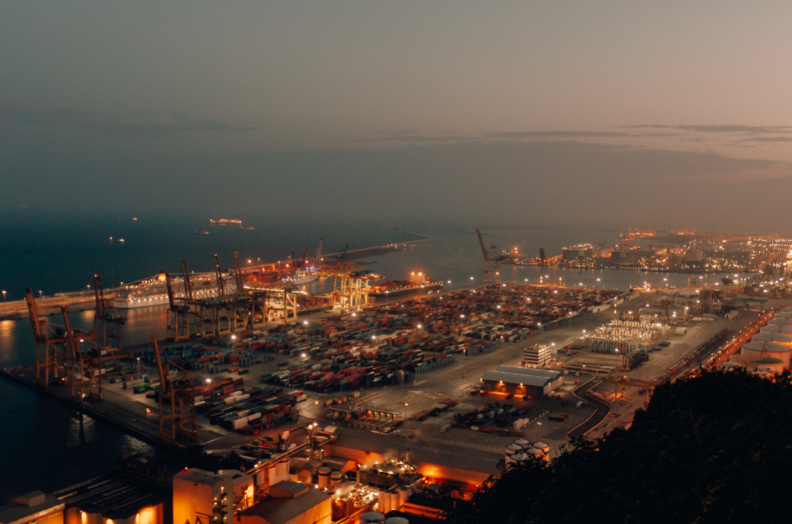 Veconinter's tweet photo. 📌Hay muchos puertos a nivel mundial, sin embargo, hay algunos que resultan un poco más importantes por su ubicación y su intercambio comercial.
▶️Ingresa a nuestro blog y conoce 5 de los puertos marítimos más importantes del mundo: https://t.co/c69RxhcFPc
#Veconinter #VecoBlog https://t.co/ZZLV80Im0K