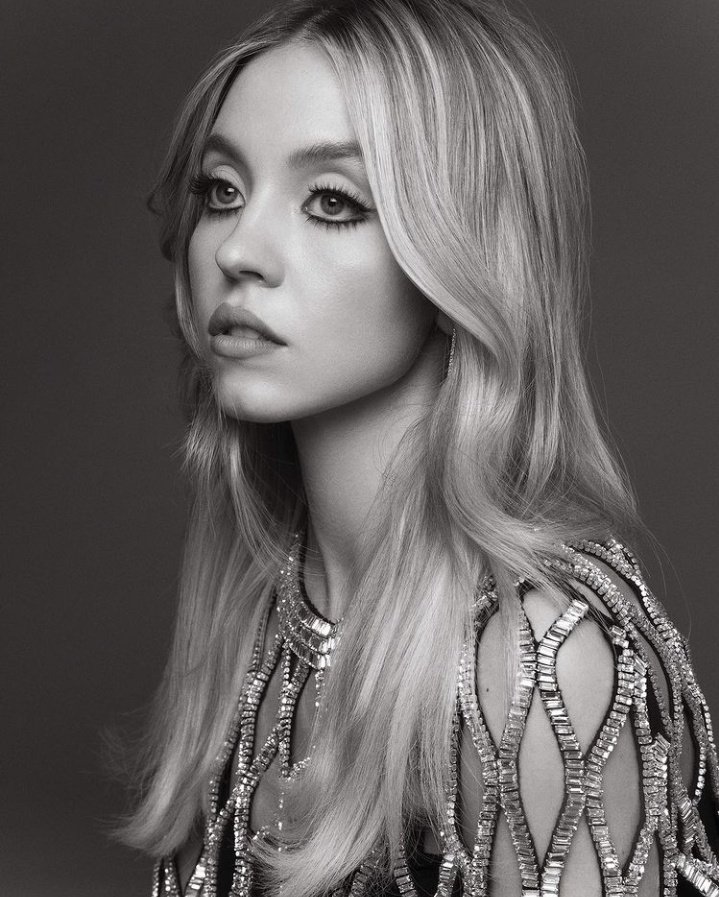 thinkersyd's tweet photo. sydney for teen vogue i just cant https://t.co/CXGFAMA3Dq