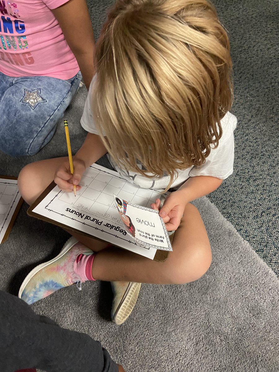 MissKessler_EH's tweet photo. We completed a task card scoot to practice the rules for regular plural nouns. @Elwood_STEM https://t.co/n4fH3e9mj1