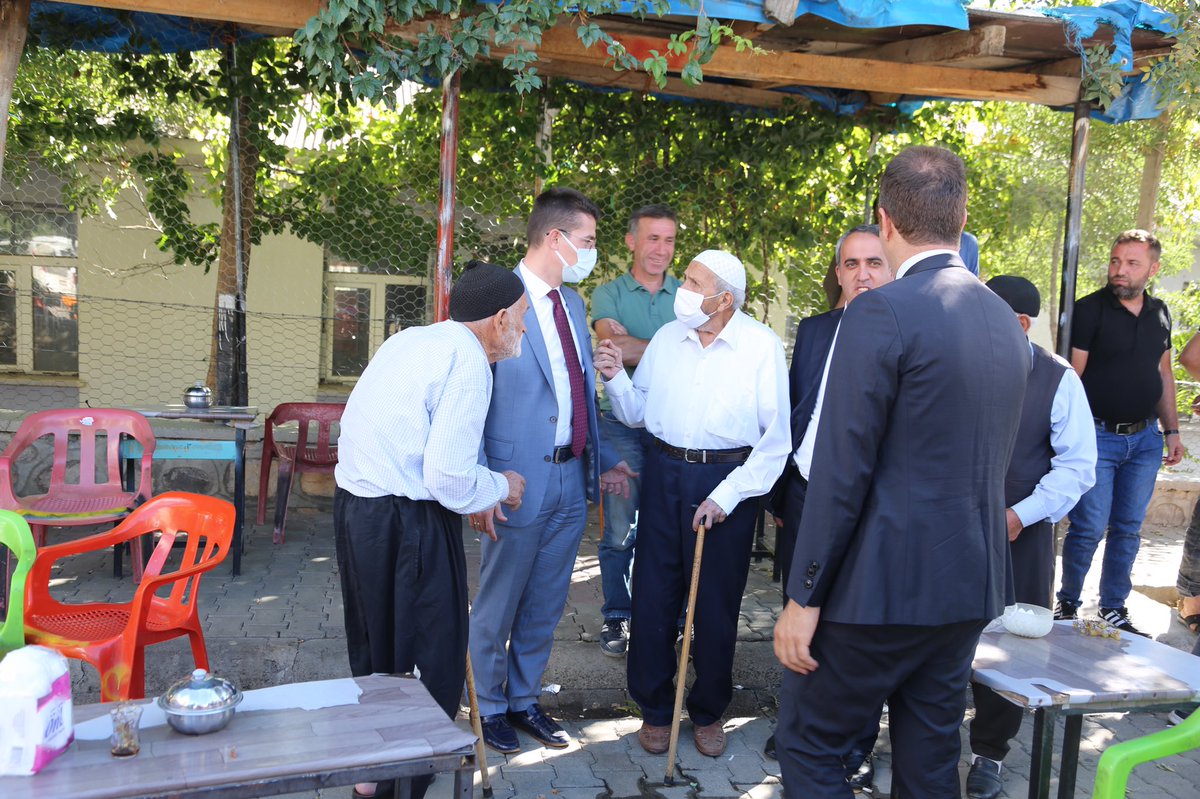 yusufkaptanoglu's tweet photo. 📍Servi Köyümüzdeydik..

Eylül ayı halk toplantısını icra etmek üzere gittiğimiz Servi Köyümüzde hemşehrilerimizle bir araya geldik.

#benimişimseviiçin #genç #bingöl https://t.co/mJrI6KMDhu