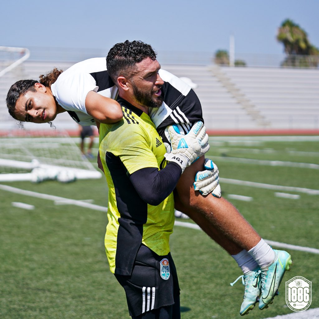 SanDiegoLoyal's tweet photo. Winners get the pic 📸, and also buddy carries from @AustinGuerrero0. 😄🥇

#SDLoyal https://t.co/HtOOGAhFyD