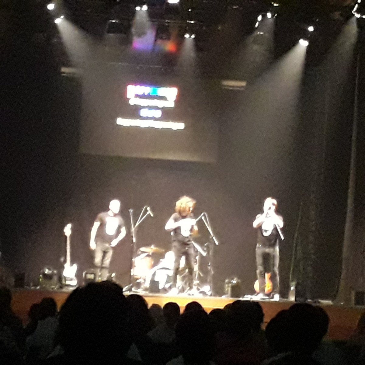 Ssspeter's tweet photo. @happeningrock De esta tarde en Tordesillas, es mala mala, pero entre que estábamos atrás y que no paráis quietos... https://t.co/og3SCOfA6k