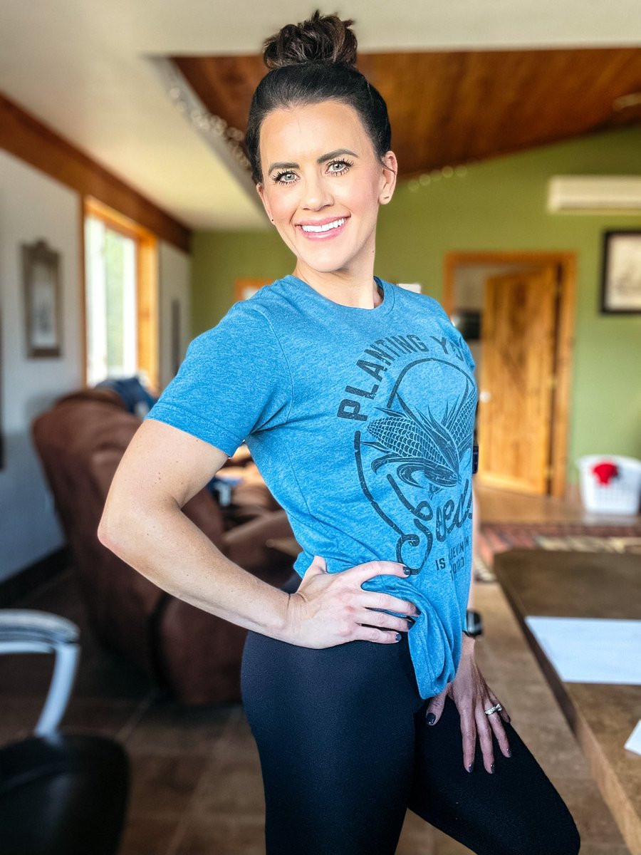 FarmFitMomma's tweet photo. 15 Healthy &amp; Portable (Tractor Approved 🚜) High Protein Snacks in tonight’s Newsletter Drop!  Link in Bio!  Nutrition made Easy! 😉💋 #AgTwitter #fitnessgirl #nutritionTwitter #fitnessnutrition https://t.co/jUVS2cBbVq