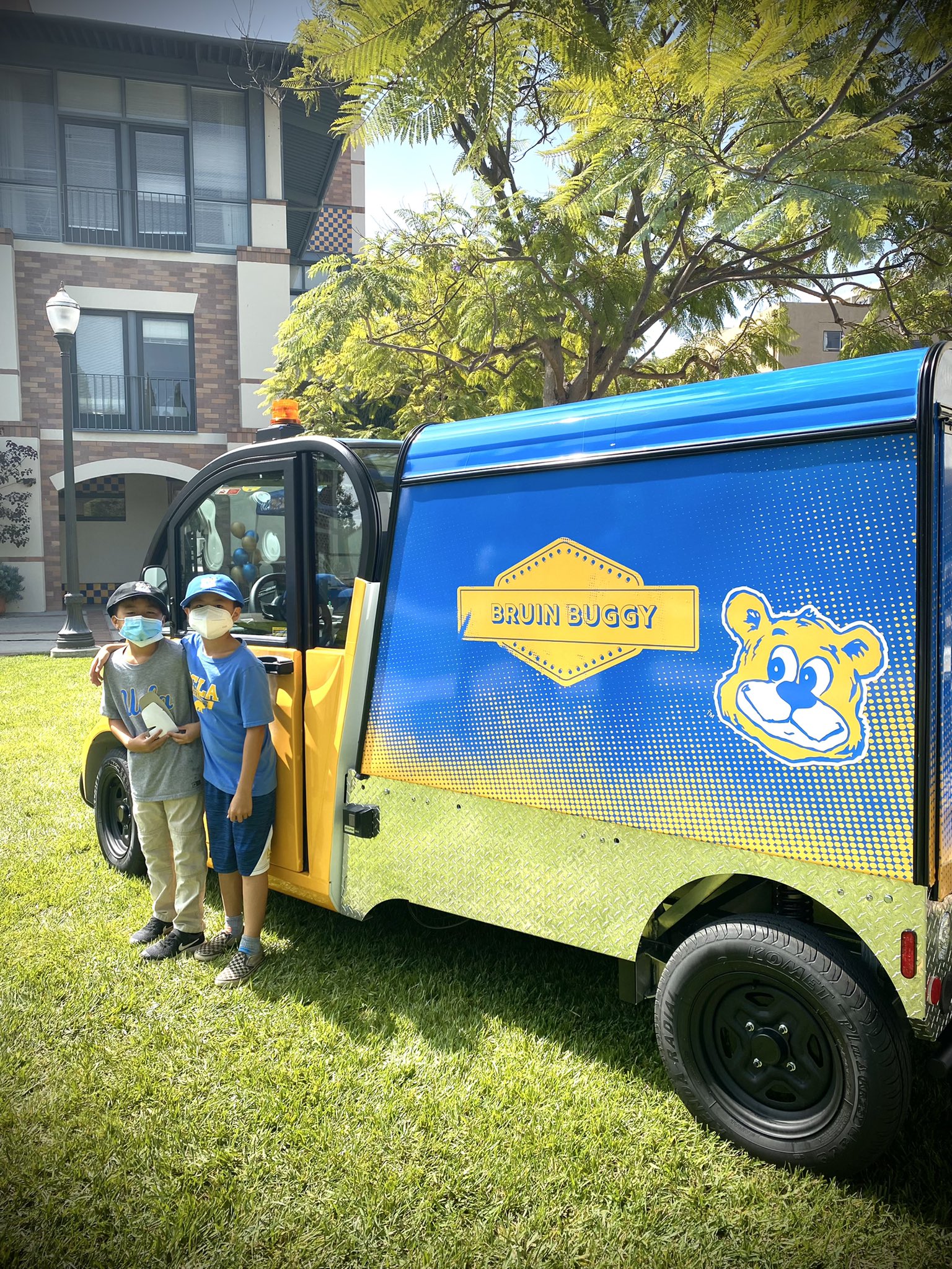 Maladroit bijeenkomst Feat UCLA on Twitter: "Welcome Bruins! During move-in from 10am-4pm find the Bruin  Buggy on the Hill to get your own @ASUCLAStudentU campus coupon book! 💙💛  https://t.co/4olV0y2KbZ" / Twitter