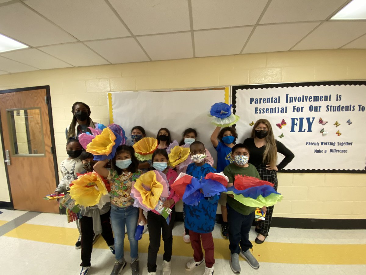 CISAConleyHills's tweet photo. Kicking off Hispanic Heritage Month with a bang. Students got a lesson about the contributions of some of our most notable Hispanic Americans and also got to learn about Mexican artist, Frida Kahlo. @TheConleyHills @cisatlanta  #HispanicHeritageMonth https://t.co/4rQ9e9fSTb
