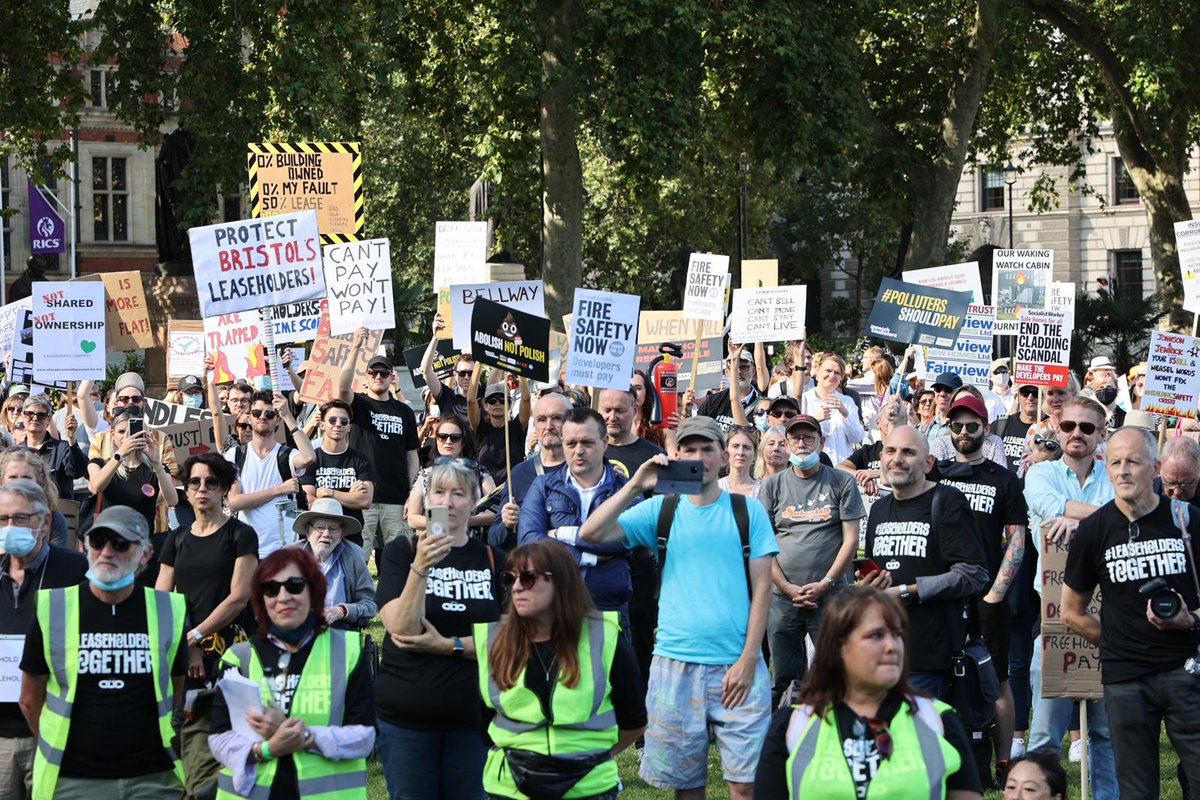 EOCS_Official's tweet image. We’re overwhelmed by the absolutely amazing turnout and support at today’s #LeaseholdersTogether rally in Parliament Square. Thanks to everyone who attended – now over to you @michaelgove (Photos: Marcus Perkins) @EOCS_Official @LKPleasehold @NLC_2019
