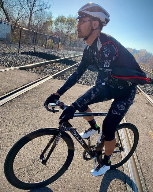 Tracks! 
.
.
.
🚲 <a href="/thewil/">Wil Whitlark</a> 📷 <a href="/stevecarty/">Carty</a> 
.
.
.
#allfixedgear... bit.ly/3lAOB9T