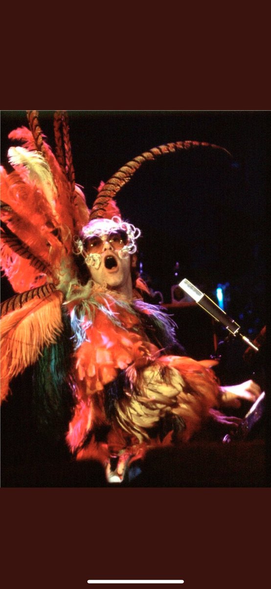 BaggsFreya's tweet photo. Harry Styles playing Elton John in 2021. #HarryStyles https://t.co/gqXQRnDrMj