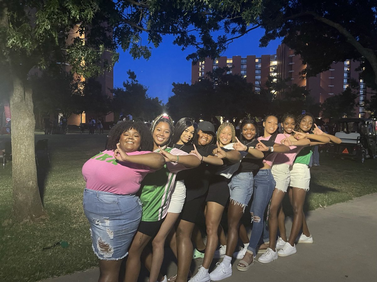 We are almost to the end of our fourth week of school and the Koveted Ladies of Kappa Psi have been studying hard on campus! 💚💗 Be on the lookout for what’s new with Kappa Psi. Here’s a little Thursday motivation going into the weekend.