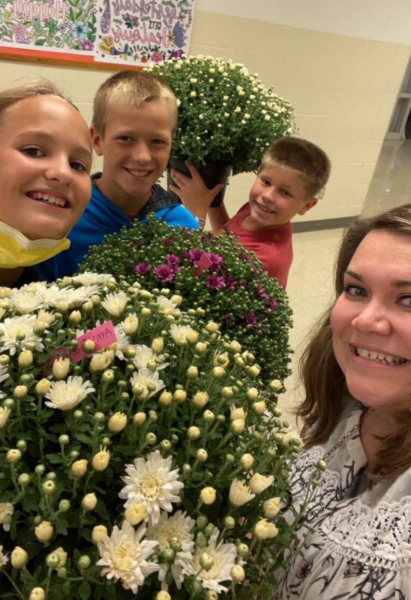 Mums from <a href="/AuroraAgEd/">AuroraAgEd</a> can only mean one thing. . . Fall is coming!! ❤️🍁 We are ready and excited to get these into our planters in the Garden! #aurorahuskies